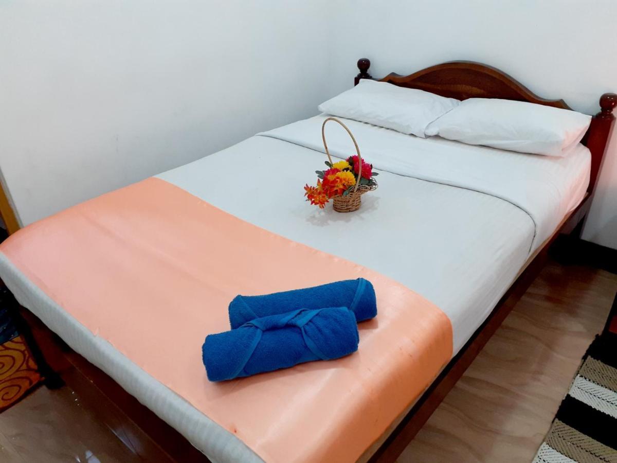 Subash Hotel Nallathanniya Camera foto