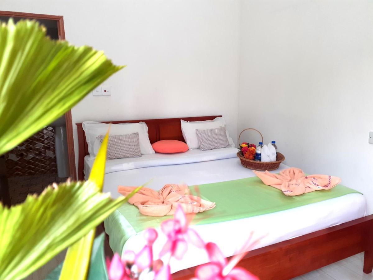 Subash Hotel Nallathanniya Esterno foto