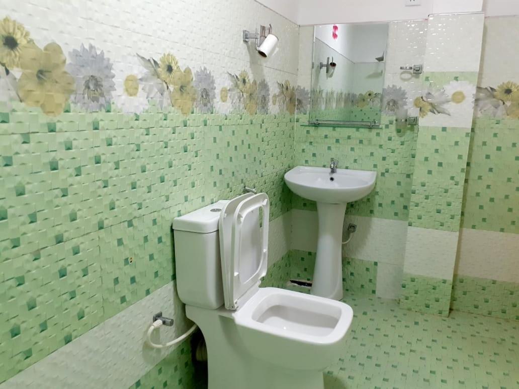 Subash Hotel Nallathanniya Esterno foto