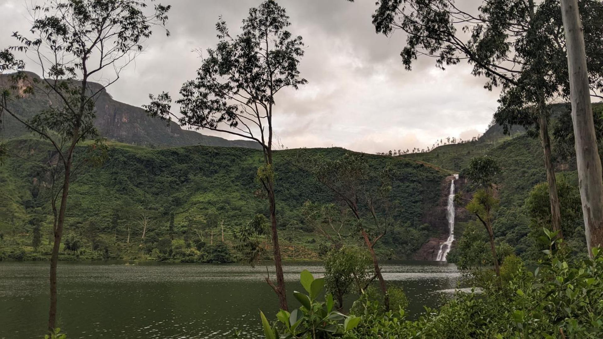 Subash Hotel Nallathanniya Esterno foto