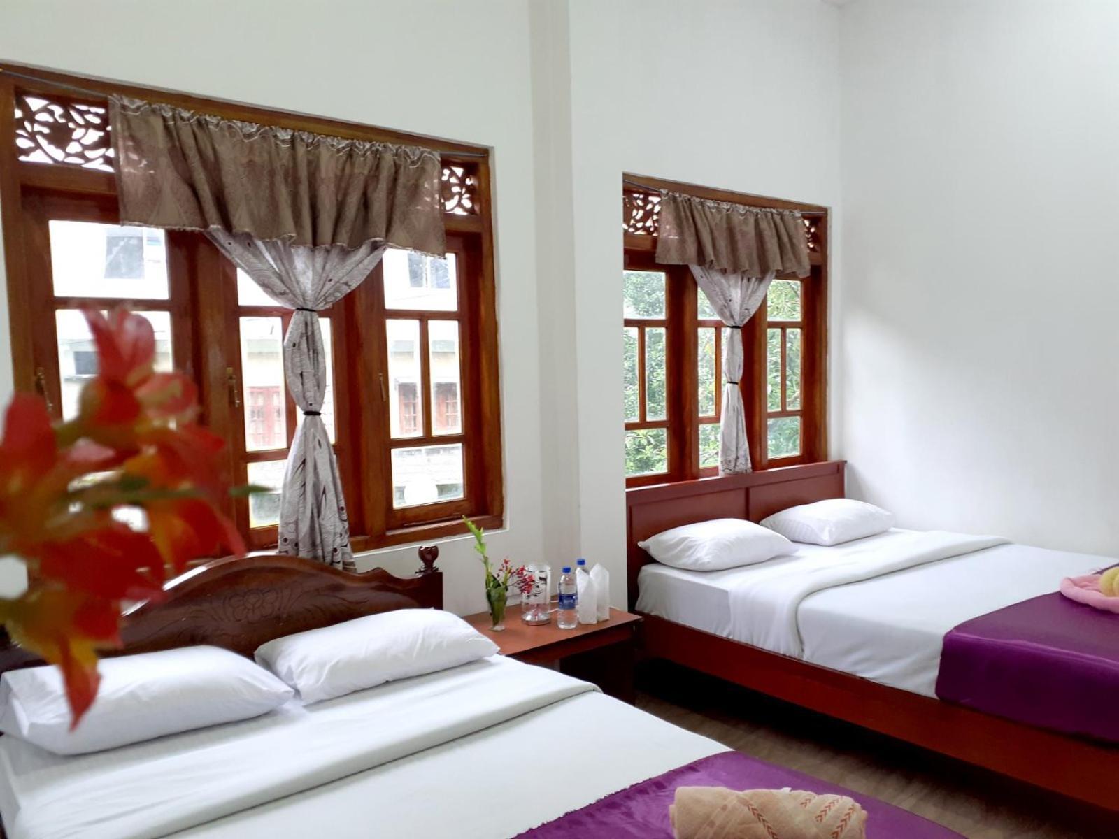 Subash Hotel Nallathanniya Esterno foto
