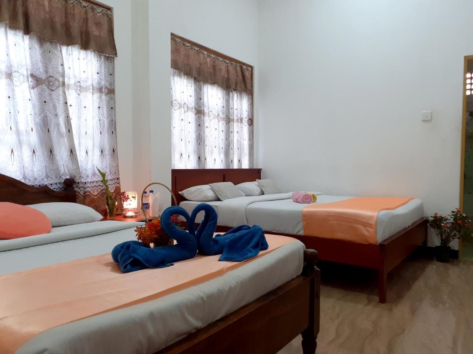 Subash Hotel Nallathanniya Esterno foto