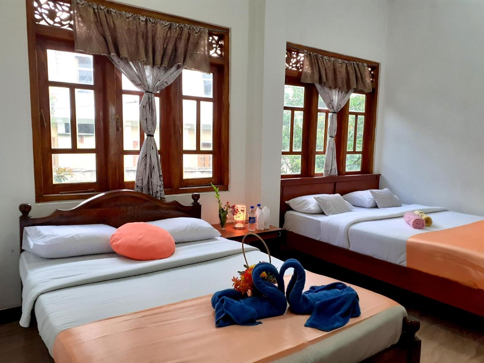 Subash Hotel Nallathanniya Esterno foto
