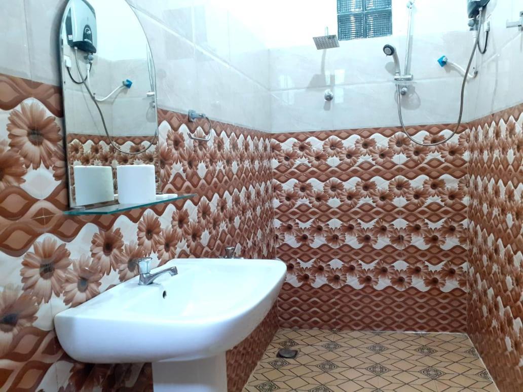 Subash Hotel Nallathanniya Esterno foto
