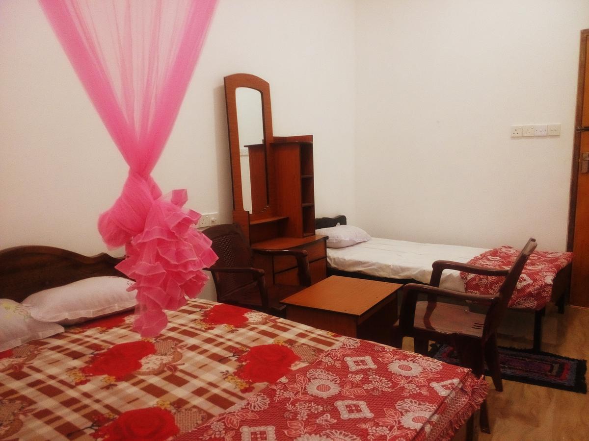 Subash Hotel Nallathanniya Esterno foto