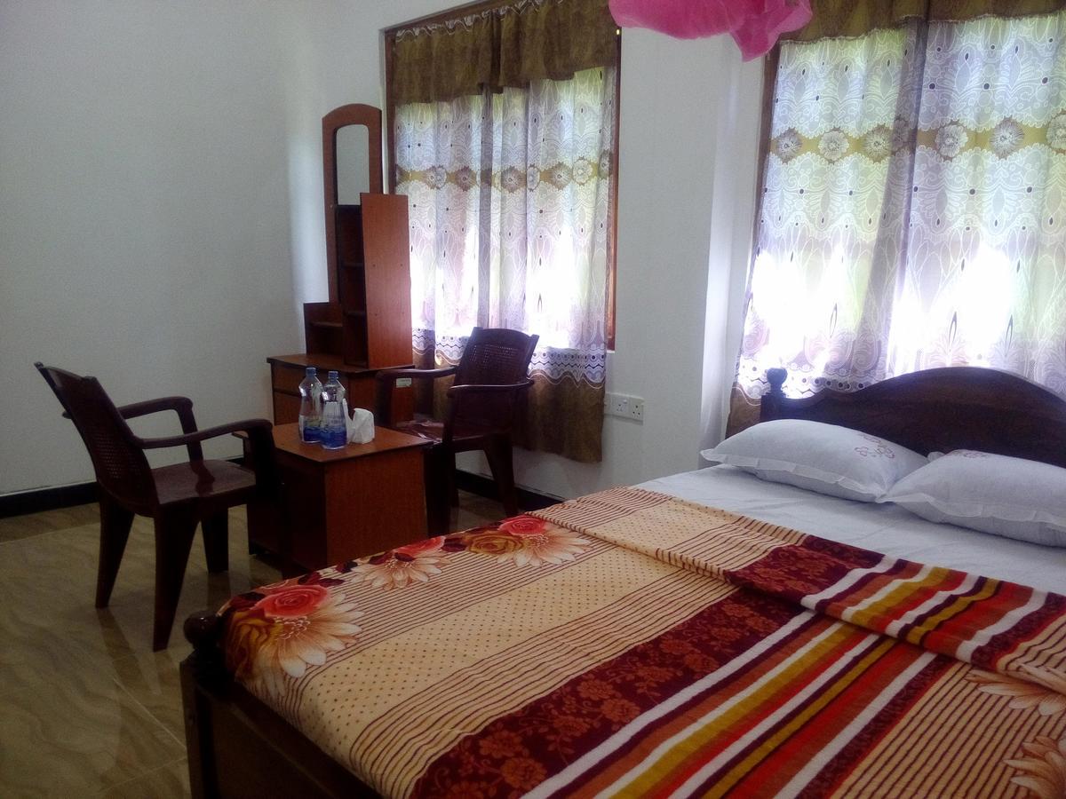Subash Hotel Nallathanniya Esterno foto