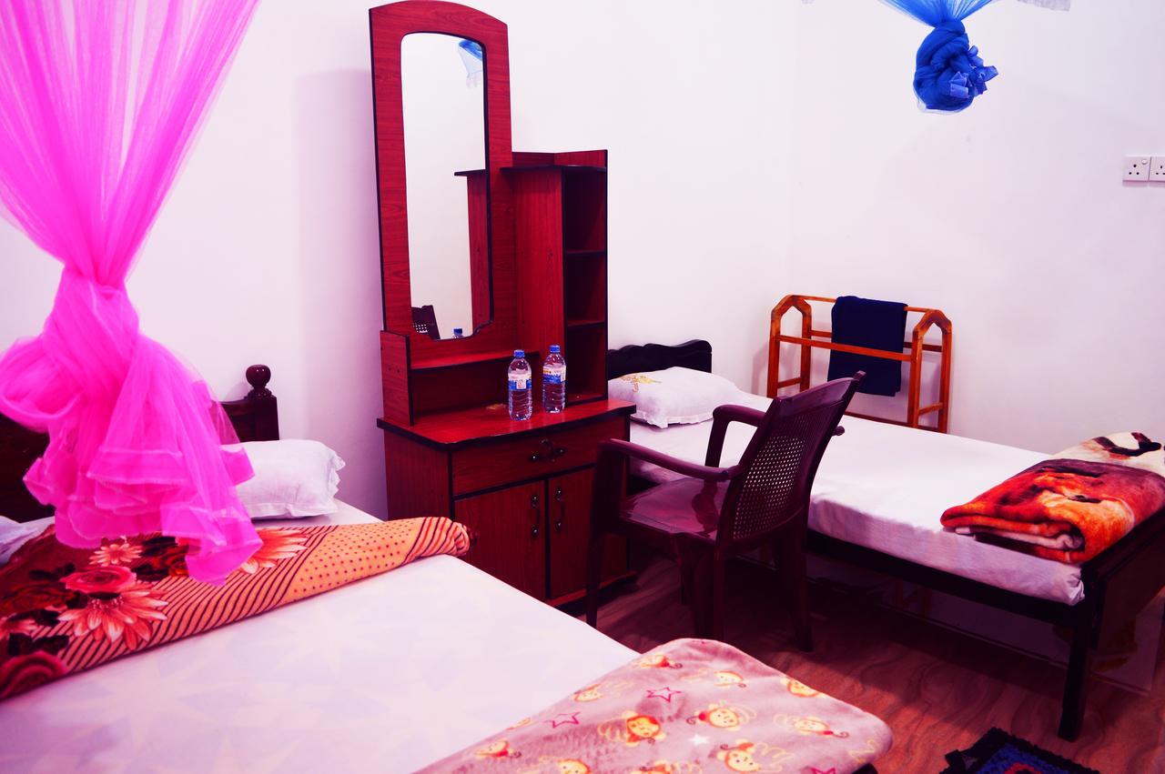 Subash Hotel Nallathanniya Esterno foto