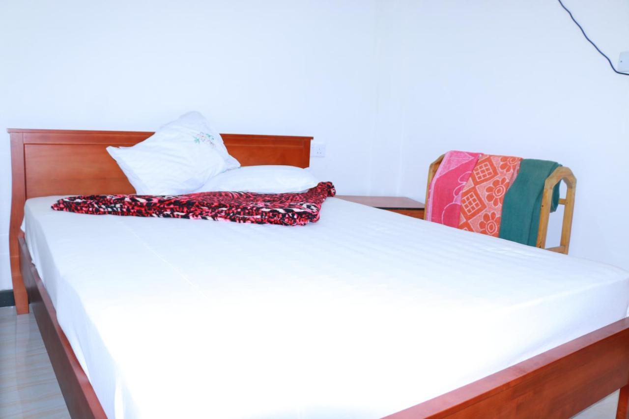 Subash Hotel Nallathanniya Esterno foto