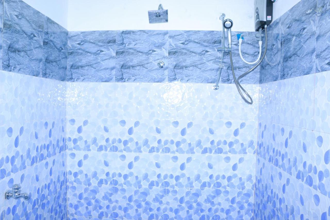 Subash Hotel Nallathanniya Esterno foto