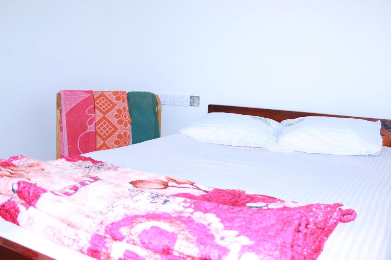 Subash Hotel Nallathanniya Esterno foto