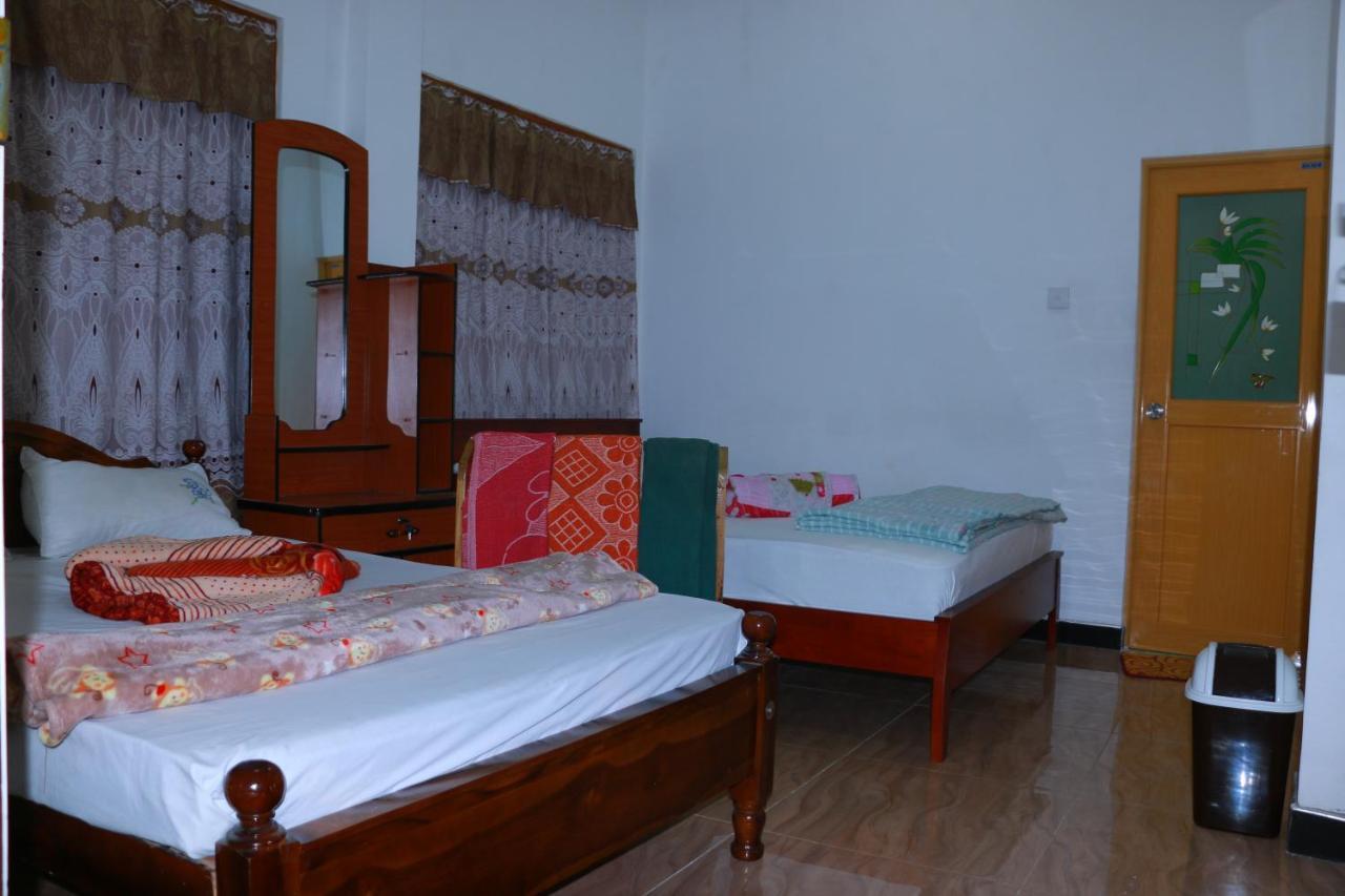 Subash Hotel Nallathanniya Esterno foto
